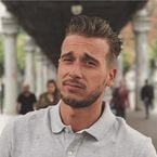 Julien Geloën victime d'un vol : furieux, il insulte l'escroc sur Snapchat ?