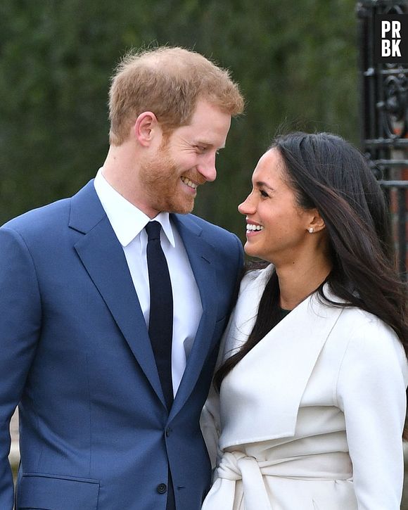 Le Prince Harry et Meghan Markle lors d'une séance photo le 27 novembre 2017