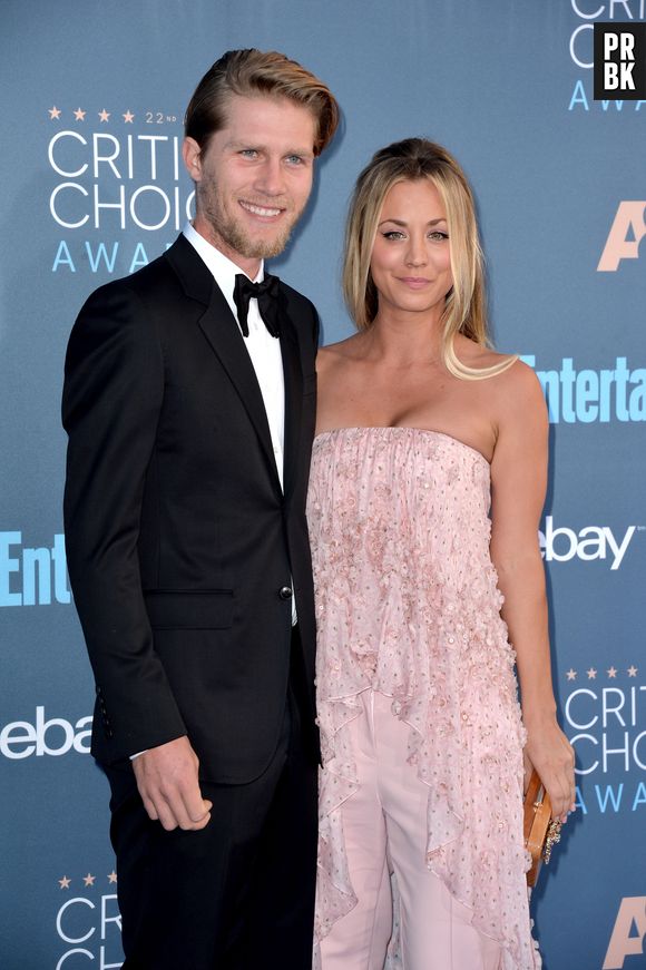 Kaley Cuoco (The Big Bang Theory) fiancée à son petit ami Karl Cook : elle dévoile sa bague de fiançailles !