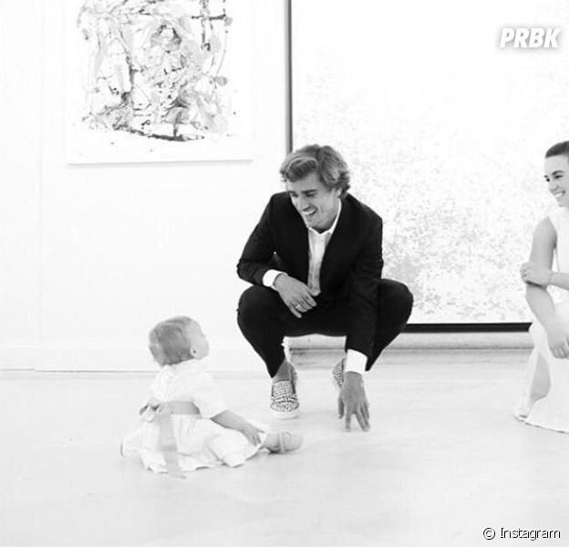 Antoine Griezmann pose avec sa fille Mia et dévoile enfin son visage !