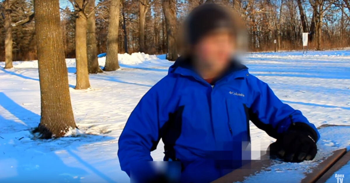 Un homme affirme avoir voyagé dans le futur et montre une photo prise