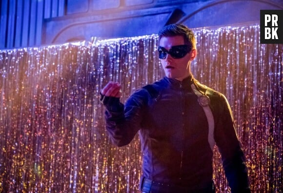 The Flash saison 4 : découvrez le nouveau costume de Ralph, Barry en danger
