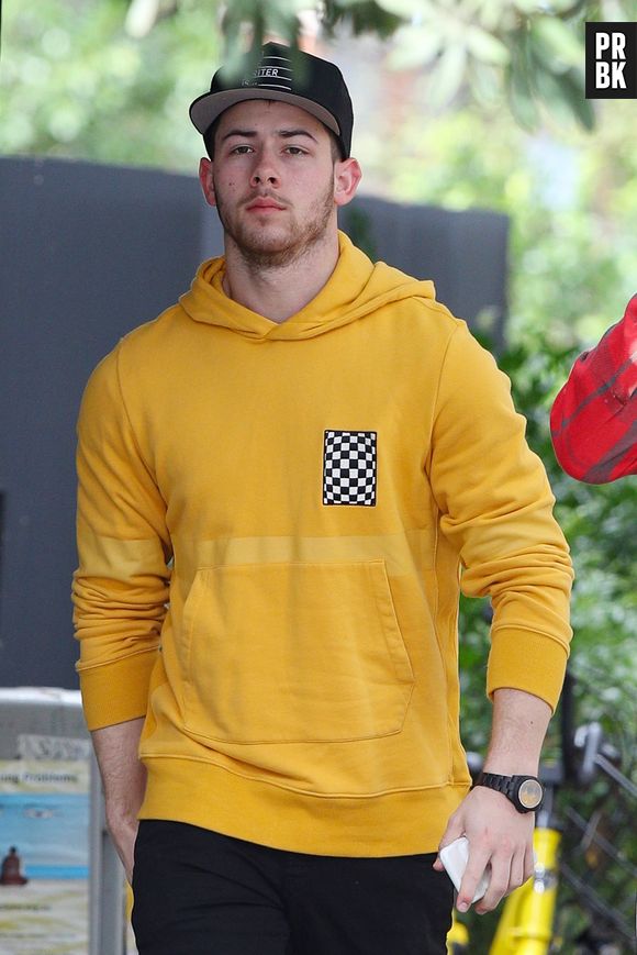 Nick Jonas en couple ? Il embrasse une certaine Annalisa Azaredo en Australie, les photos dévoilées !