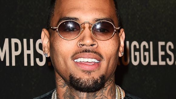 Chris Brown violent avec une femme? Il l'étrangle sur les photos mais "c'était pour s'amuser"