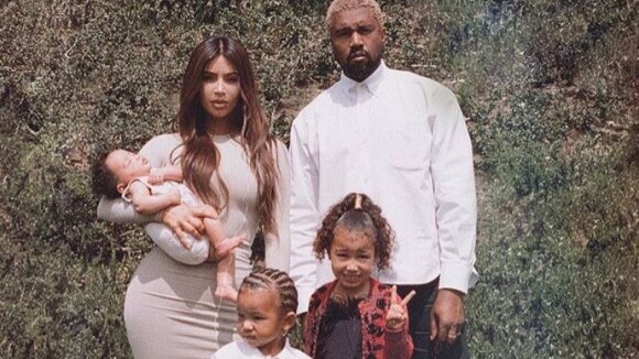 Kim Kardashian dévoile sa 1ère photo avec ses trois enfants réunis, et c'était un vrai enfer