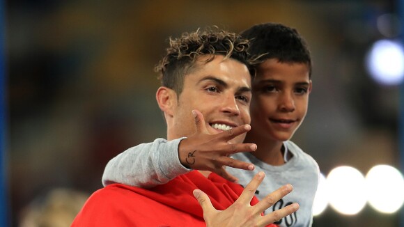Cristiano Ronaldo : son fils déjà prêt à prendre la relève ! ️Et hop, la lucarne ! ⚽️