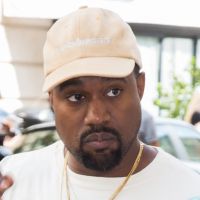Kanye West dévoile les premières images des Yeezy... qui brillent dans le noir 👀