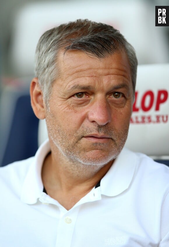 Bruno Genesio insulté dans la rue devant sa fille : une vidéo sur l'entraîneur de Lyon et des supporters fait le tour du web.