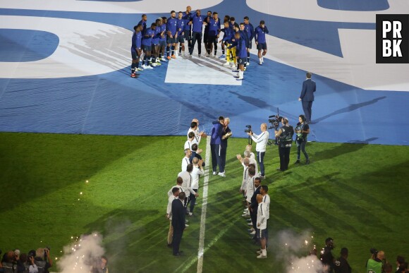 Une haie d'honneur pour les Bleus au Stade de France le 9 septembre 2018