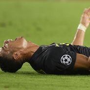 Cristiano Ronaldo en larmes sur le terrain après son carton rouge, son clan furieux