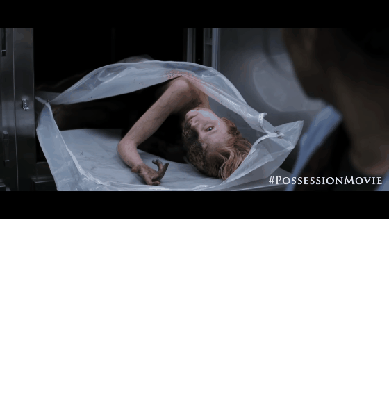 Shay Mitchell terrifiée dans la bande-annonce de L'Exorcisme de Hannah Grace