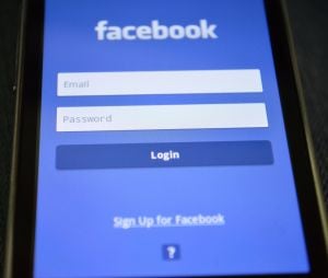 Facebook lève 1 million d'euros pour lutter contre le harcèlement en France