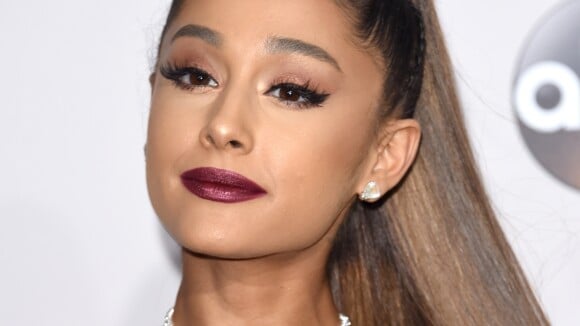 Ariana Grande évoque l'attentat de Manchester avec une lettre pour "ne pas laisser la haine gagner"