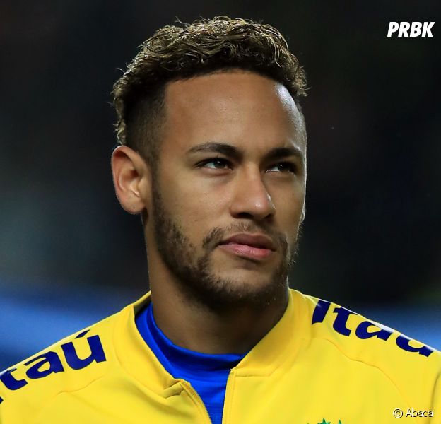 Neymar confirme s'être caché derrière un masque au nouvel an pour être tranquille