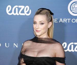 Lili Reinhart (Riverdale) sans Cole Sprouse à la soirée The Art Of Elysium