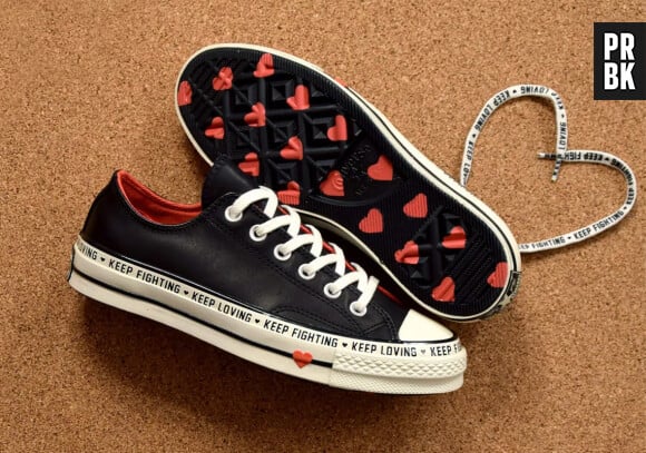 Converse dévoile des Chuck Taylor low avec des coeurs pour la Saint-Valentin.