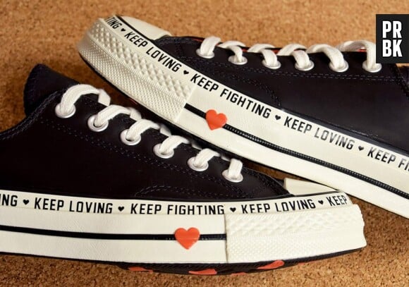 Converse dévoile des Chuck Taylor low avec des coeurs pour la Saint-Valentin.