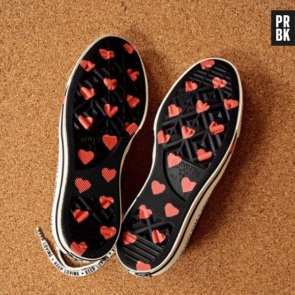 Converse dévoile des Chuck Taylor low avec des coeurs pour la Saint-Valentin.