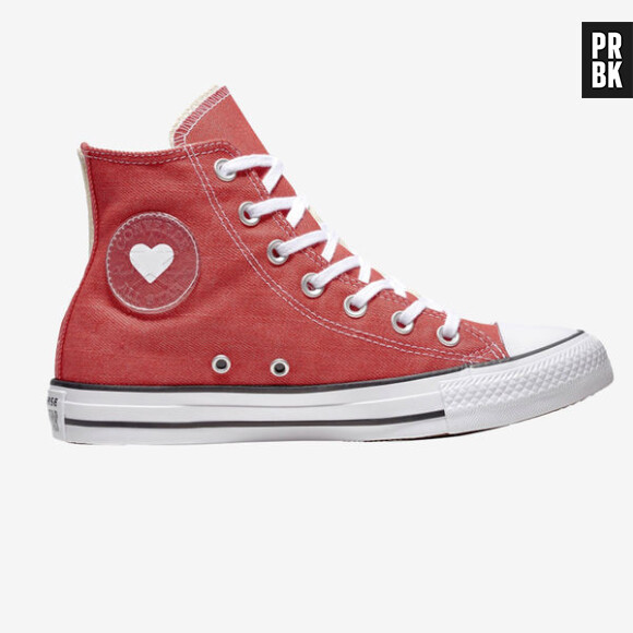 Converse dévoile des Chuck Taylor All Star Hi Coeur pour la Saint-Valentin.