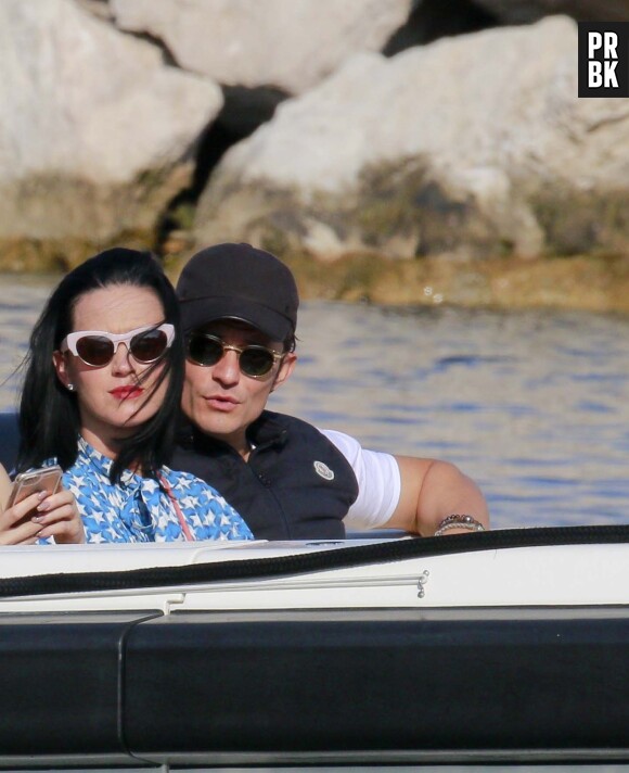 Katy Perry et Orlando Bloom fiancés : Il a fait sa demande à la Saint-Valentin, elle dévoile la bague sur Instagram.