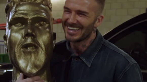 David Beckham dépité face à une horrible statue à son effigie : le prank hilarant de James Corden