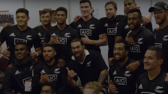 Jason Momoa a rencontré les All Blacks.