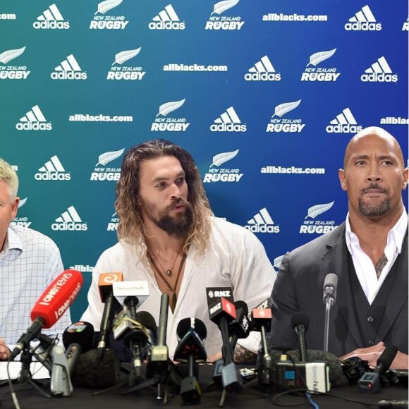 Jason Momoa (Aquaman) et Dwayne Johnson (alias The Rock) bientôt athlètes chez les All Blacks ? Le meilleur poisson d'avril de l'année !