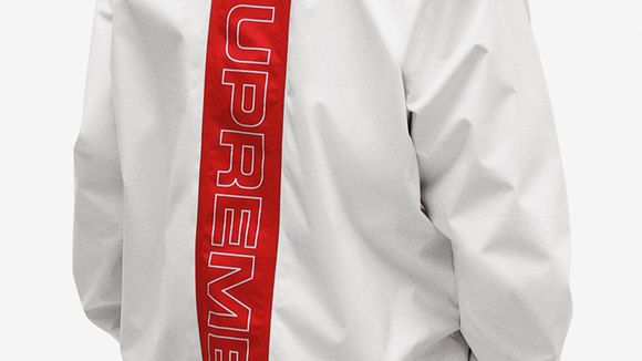 Supreme annonce un nouveau système de drop en France : voici comment acheter les items