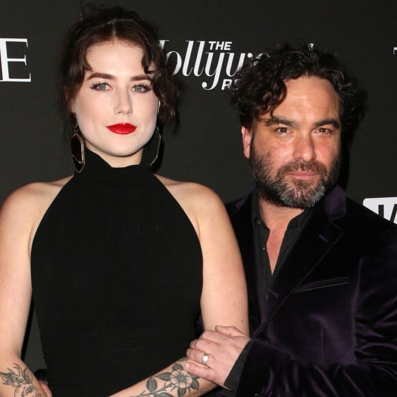 Johnny Galecki (Leonard dans The Big Bang Theory) bientôt papa pour ola première fois : lui et sa copine Alaina Meyer dévoilent le sexe de leur futur bébé.