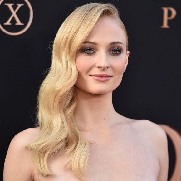 Sophie Turner (Game of Thrones) : avant Joe Jonas, elle voulait pécho Matthew Perry (Friends)