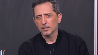 Gad Elmaleh rejette une nouvelle fois les accusations de plagiat face aux enfants d'Au tableau