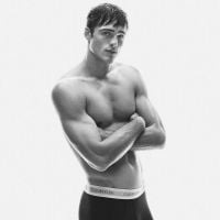 Jacob Elordi (The Kissing Booth) se met torse nu dans la nouvelle campagne hot de Calvin Klein