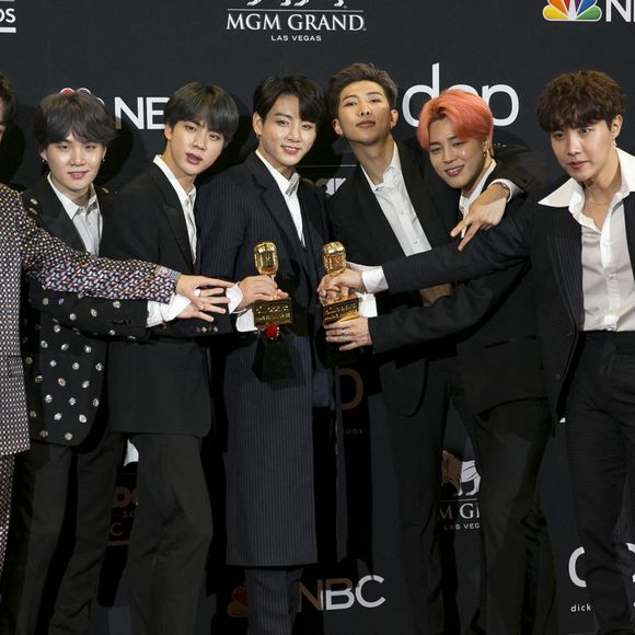 BTS : Suga critiqué par sa prise de poids, les fans le défendent sur Twitter avec le hashtag #YoongiWeLoveYou
