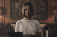 Marina Kaye dévoile sa "dark side" dans le clip de "Twisted"