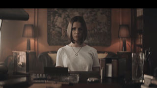Marina Kaye dévoile sa "dark side" dans le clip de "Twisted"