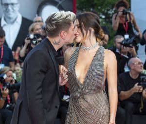 Bella Thorne et Benjamin Mascolo en couple sur un tapis-rouge