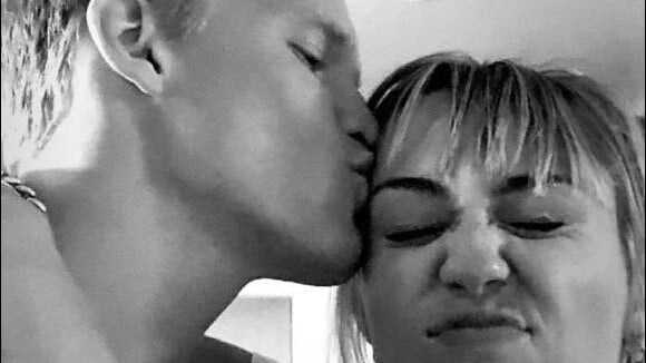 Miley Cyrus tacle son ex Liam Hemsworth et annonce être sobre depuis 4 mois