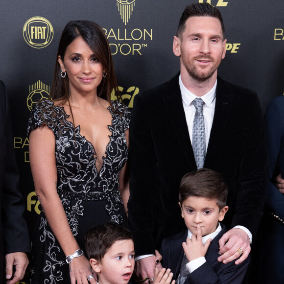 Lionel Messi, sa femme Antonella Roccuzzo et leurs deux fils aînés à la cérémonie du Ballon d'Or 2019
