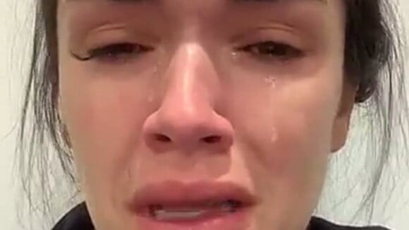 Jazz : après sa fausse couche, elle fond en larmes sur Snapchat "Je vis un cauchemar"