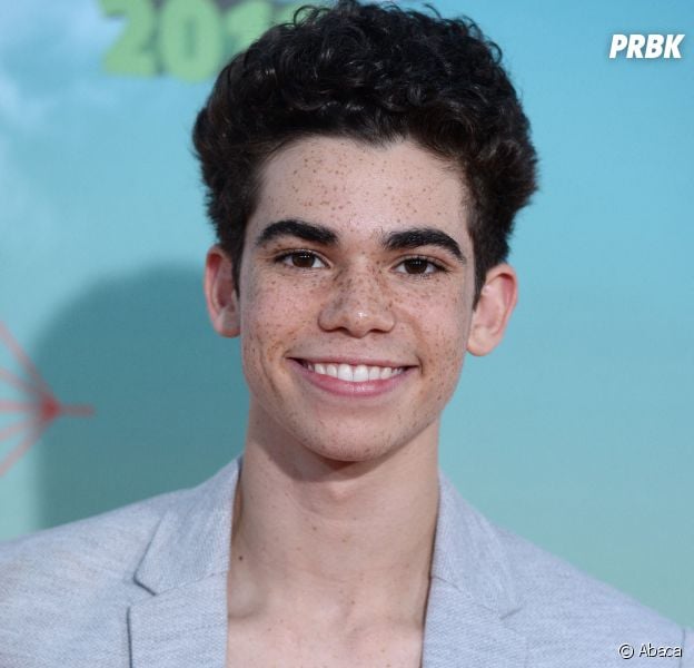 Peyton List et Cameron Boyce dansent