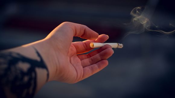 En Australie, jeter sa cigarette par la fenêtre de sa voiture sera passible de 6800 euros d'amende