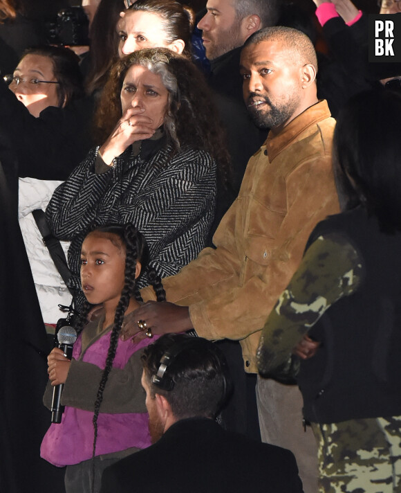 North West chante au défilé Yeezy à la Paris Fashion Week : Kanye West et Kim Kardashian, parents super fiers