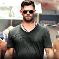 Chris Hemsworth &quot;sali&quot; dans Tyler Rake : &quot;Ce look de beau gosse ne part jamais&quot; (Interview)