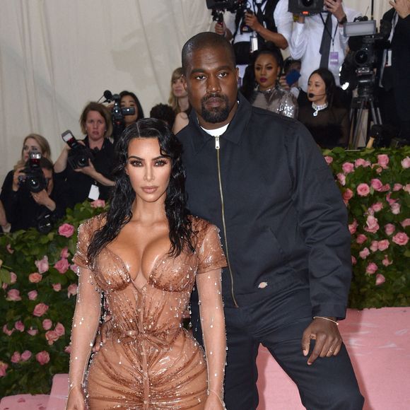 Kanye West accuse Kim Kardashian de l'avoir trompé et renomme Kris Jenner Kris Jong-Un