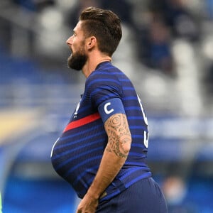 Olivier Giroud a-t-il annoncé la naissance à venir d'un 4ème bébé lors du match France-Ukraine ?