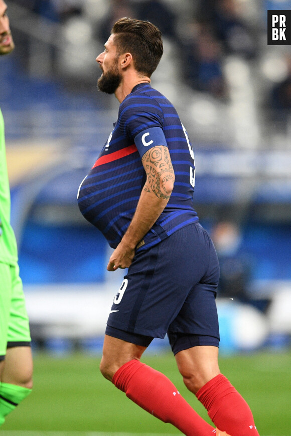 Olivier Giroud a-t-il annoncé la naissance à venir d'un 4ème bébé lors du match France-Ukraine ?