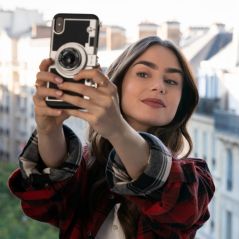 Emily in Paris : Lily Collins raconte ses petites mésaventures sur le tournage