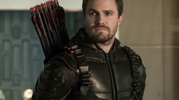 Stephen Amell (Arrow) positif au coronavirus lors du tournage de Heels, il témoigne