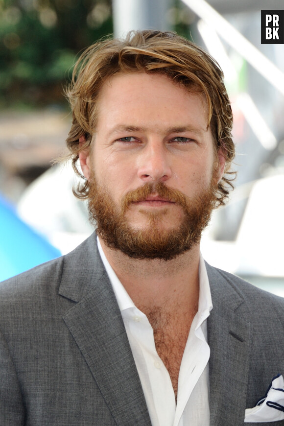 Luke Bracey : zoom sur l'acteur du film Holidate sur Netflix