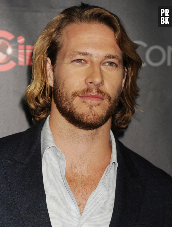 Luke Bracey : zoom sur l'acteur du film Holidate sur Netflix